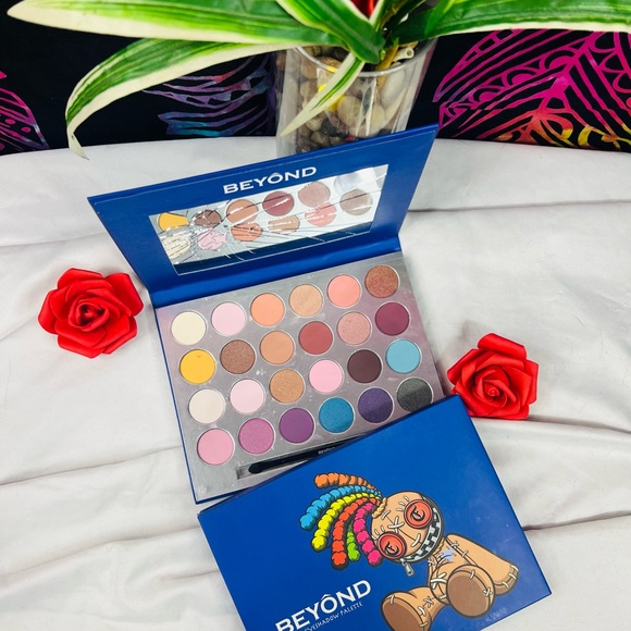 Beyond Eye Shadow Assorted Mix- each pallet sold separately. - Picture 10 of 14